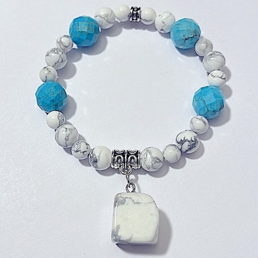 Genuine White Howlite w/ Faceted Blue Howlite & Freeform Pendant 🤍💎 - Picture 9 of 9